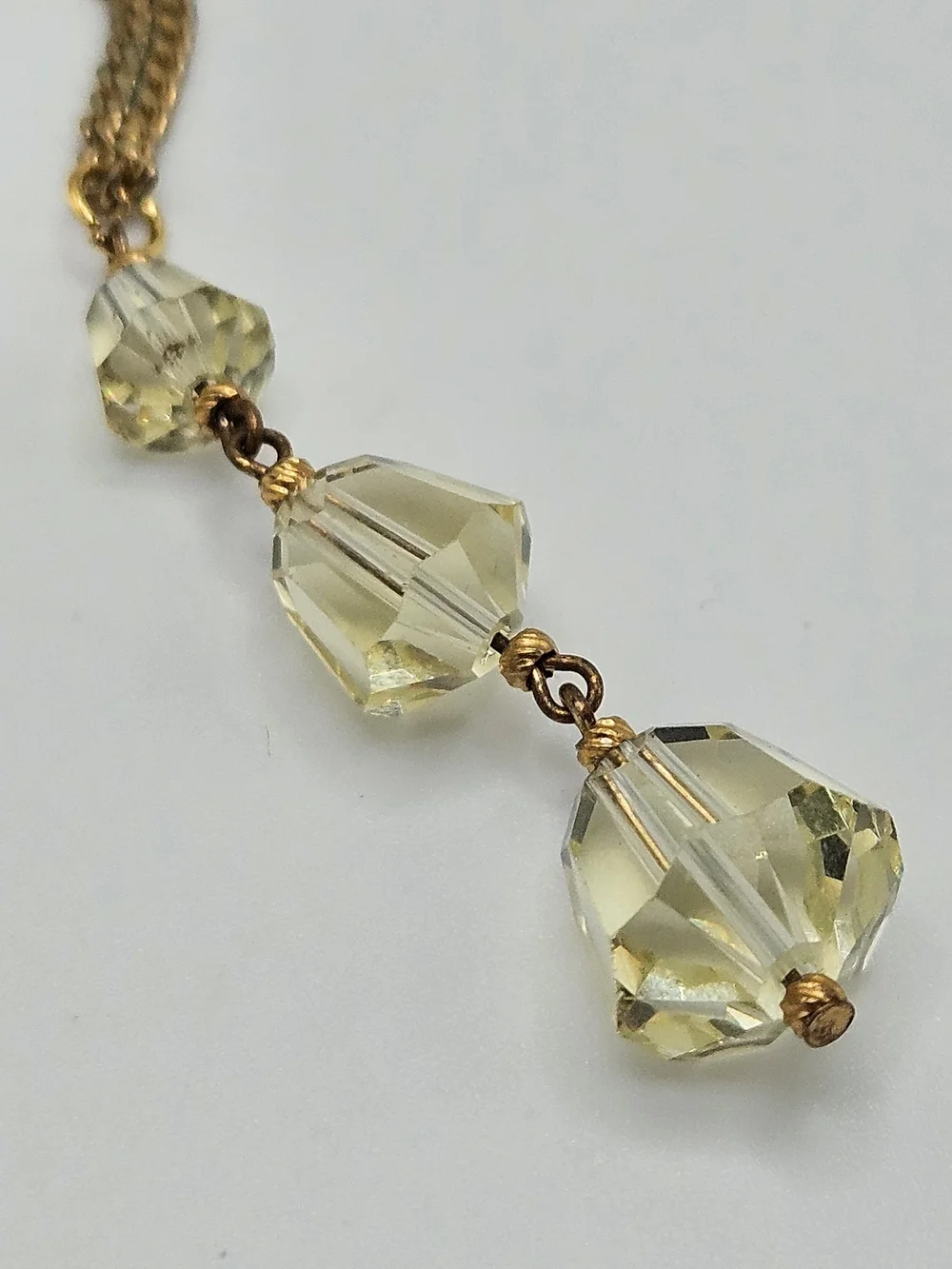 VINTAGE Pale Yellow Faceted Glass Crystal Dangle Gold Tone Pendant Necklace